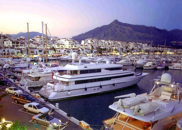 PUERTO BANÚS